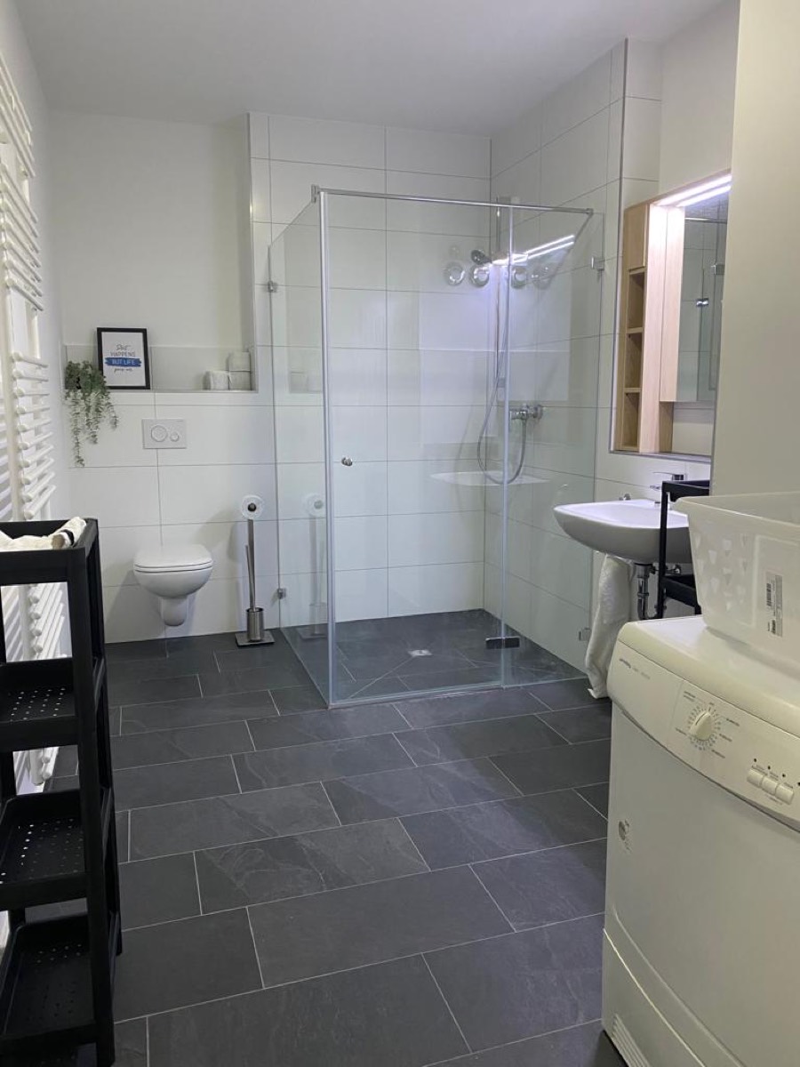 Badezimmer mit Dusche